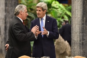 كيري يجتمع بوفدي الحكومة الكولومبية ومتمردي فارك في هافانا