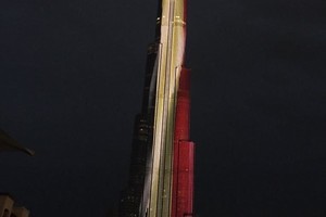 برج خليفة يضيء بألوان علم بلجيكا بعد تفجيرات بروكسل