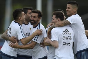 الأرجنتين تستعيد القائد ميسي قبل مواجهة تشيلي في تصفيات المونديال