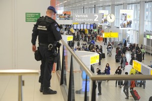 هولاند يعلن تضامن فرنسا مع بلجيكا في مواجهة الإرهاب