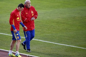 أسبانيا تعلق آمالها على المخضرم أدوريز بعد فشل تجربة كوستا