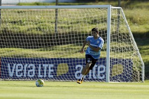 عودة سواريز لأوروغواي تلقي بظلالها الثقيلة على لاعبي البرازيل