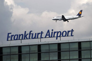 تعزيز الإجراءات الأمنية في مطار فرانكفورت بعد انفجارات بروكسل