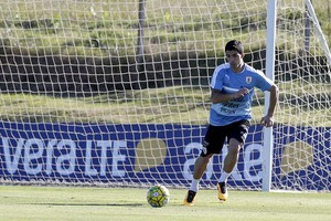 عودة سواريز إلى منتخب بلاده بالصور بعدعامين من الإيقاف