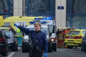 صحيفة بلجيكية: مهاجم مطار بروكسل نجم العشراوي لا يزال هاربا