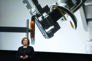 'أبل' تكشف روبوتا يستطيع تفكيك هاتف آيفون في 11 ثانية