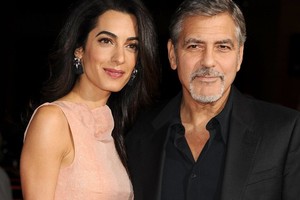 عشاء باهظ الثمن في منزل جورج وأمل كلوني لدعم كلينتون