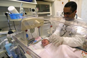 مجريون يختارون يمنياً 'طبيب العام'