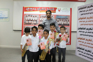 بالصور...'مدرسة الإمام علي' تكرم الطلبة المتفوقين