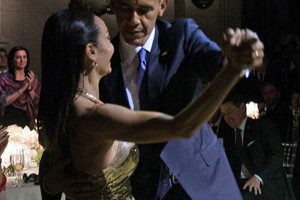 أوباما يرقص التانغو خلال مأدبة عشاء رسمية في الارجنتين
