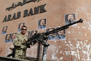 مقتل 16 من مسلحي الحوثي وصالح في مواجهات مع الجيش وقصف للتحالف بتعز