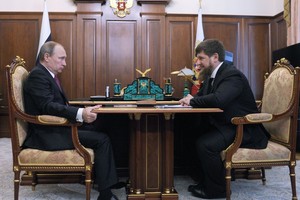 بوتين يجدد للرئيس الشيشاني رغم الانتقادات