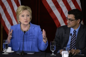 كلينتون تواجه ساندرز في ثلاث ولايات تطل على المحيط الهادئ