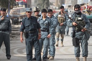 مقتل واصابة 5 من الشرطة والمدنيين في انفجارين منفصلين بأفغانستان