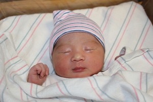 شابة صينية تنجب في مرحاض ناد رياضي وتعود لمتابعة المباراة