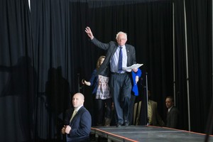  بيرني ساندرز يفوز على هيلاري كلينتون بفارق كبير في انتخابات هاواي