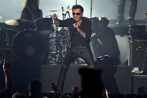 حفلة للمغني الفرنسي جوني هاليداي في بروكسل من أجل 'البقاء حياً'