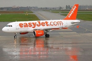 اعتقدت أن الجالس بجوارها «داعشي» فأخرت إقلاع الطائرة