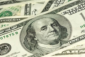 ارتفاع الدولار بعد مراجعة توقعات النمو الأميركي