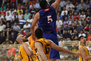 شاهد بالصور... الزعيم يقسو على الأهلي ويخطف صدارة مربع السلة