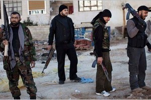 القتال بين جبهة النصرة و'داعش' في سورية يمتد لشمال لبنان