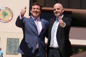 'كونميبول' يعرب عن شعوره بالفخر لاستقباله رئيس الفيفا