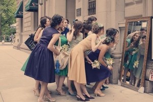 أمور غريبة تلاحظها المرأة عند رؤية امرأة أخرى... فما هي؟