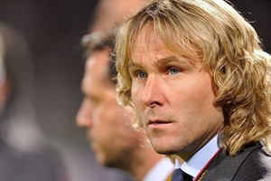 نيدفيد يحل بديلا لبيكهام كسفير للدوري الصيني