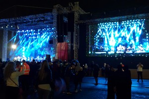 سعد لمجرد يراقص جمهوره على وقع زخات المطر بحلبة البحرين