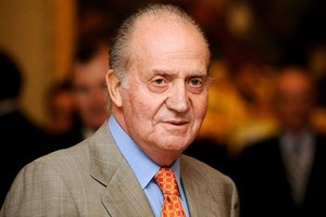 وصول ملك أسبانيا السابق إلى البحرين لحضور الفورمولا 1