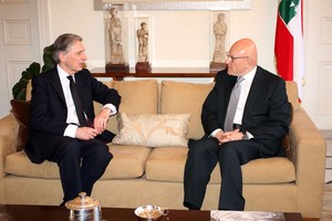 سلام يبحث مع وزير خارجية بريطانيا دعم الجيش اللبناني