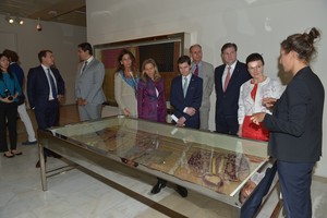 وفد جمعية تعزيز السلام يتعرف على متحف البحرين الوطني