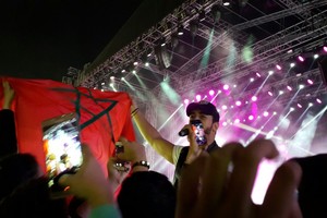 بالصور... كيف تفاعل الفنان سعد لمجرد مع معجبيه في حلبة البحرين الدولية