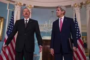 رئيس اذربيجان يطالب أمام كيري ارمينيا بسحب قواتها من قره باخ