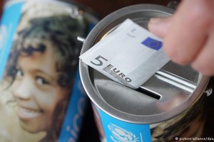 قس جمع تبرعات للاجئين .. فلعب بها قمار وخسرها