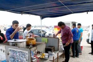 ﻿أصحاب فرشات ساحل كرباباد يطالبون بتثبيتها بعد إجبارهم على إزالتها وإعادة تركيبها كل يوم