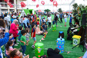 بالصور... الحضور الجماهيري في منطقة الفعاليات بحلبة البحرين