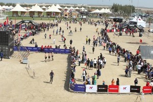 ناصر بن حمد يتابع سباق سبارتان ويتوج الفائزين