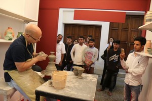 بالصور... سوق الحرف التقليدية بشارع باب البحرين بمناسبة الفورمولا 1