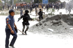 مقتل شخص وإصابة 13 أثناء قيام الشرطة بفض مظاهرة احتجاج بجنوب الفلبين