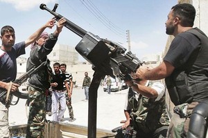 'الميادين': مقتل 30 'داعشياً' في اشتباكات بين عناصره بدير الزور