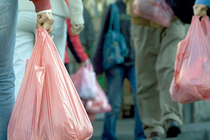  حظر الاكياس البلاستيكية من المتاجر الفرنسية اعتباراً من  يوليو المقبل