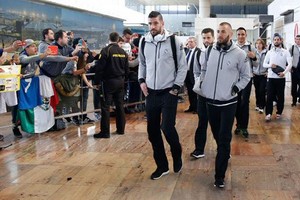 بالصور... بعثة ريال مدريد تصل برشلونة