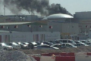 حريق داخل مجمع تجاري قيد الإنشاء في قطر