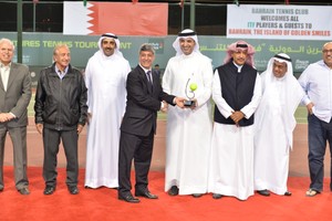 بالصور... الجودر يتوج فيجا وكاميرون بلقب الزوجي بطولة البحرين 'فيوتشر' للتنس