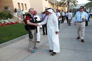 بالصور... جولة ولي العهد بحلبة البحرين الدولية