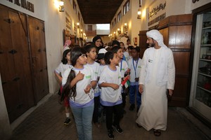 بالصور... أطفال العرب تغمرهم السعادة في قلب الشارقة