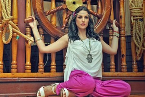 درة تعلن اعتزالها التمثيل وتبنيها أطفالا!