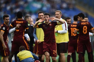 روما يكتسح لاتسيو في ديربي الدوري الإيطالي وهزيمة مفاجئة لنابولي أمام أودينيزي