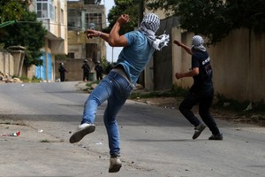 قوات إسرائيلية تعتقل 6 فلسطينيين في الضفة الغربية